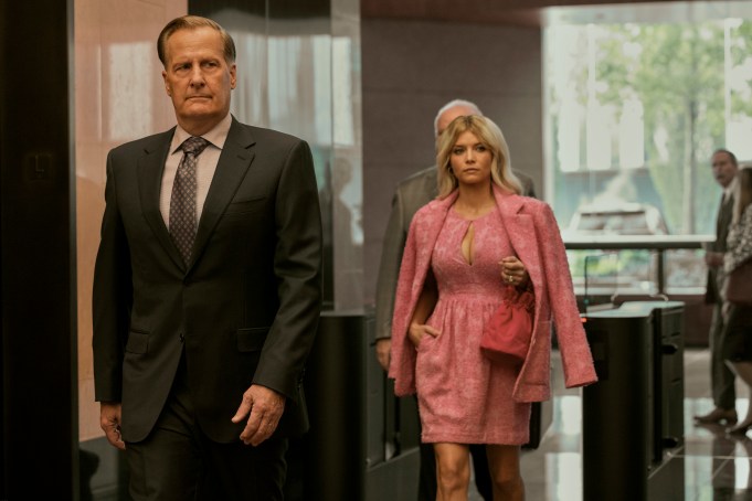 A Man in Full. (L to R) Jeff Daniels as Charlie Croker, Sarah Jones as Serena Croker in episode 101 of A Man in Full. Cr. Mark Hill/Netflix © 2024