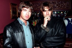 LONDON - 1995: Oasis lead singer Liam Gallagher and brother Noel Gallagher at the opening night of Steve Coogan's comedy show in the West End, London. (Photo by Dave Hogan/Getty Images)